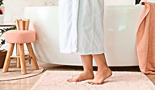 CHOOSE A SYNTHETIC RUG FOR A WETROOM