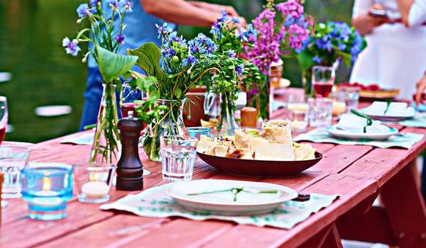 Incorporate greenery into your outdoor dining
