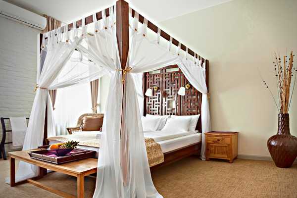 Canopy Bed 