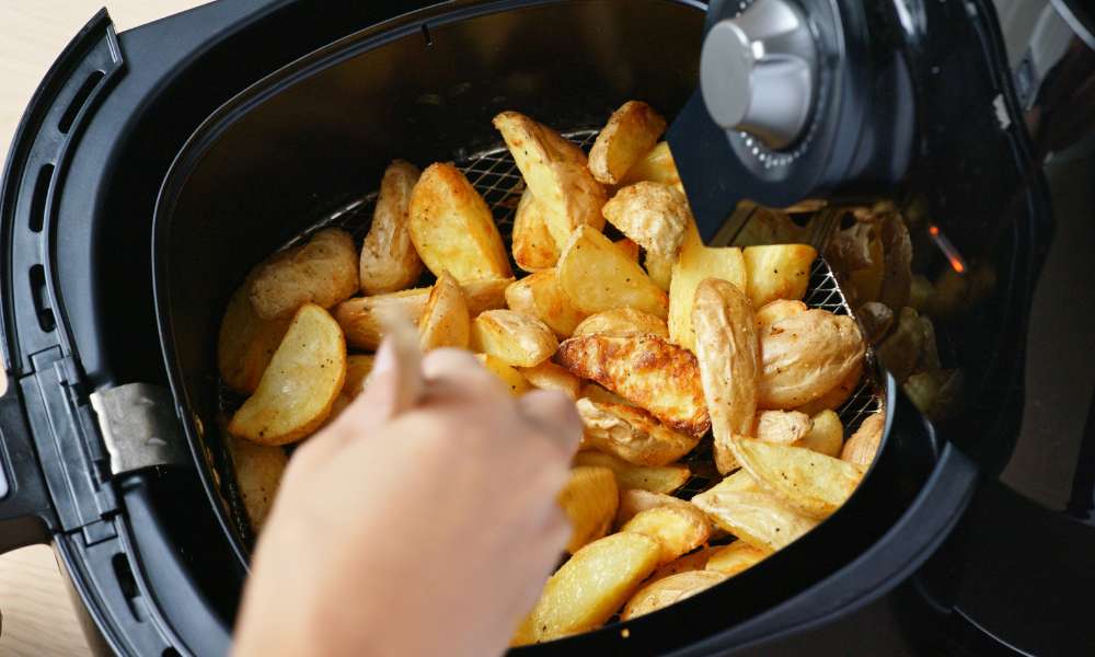How to bake a potato in the air fryer