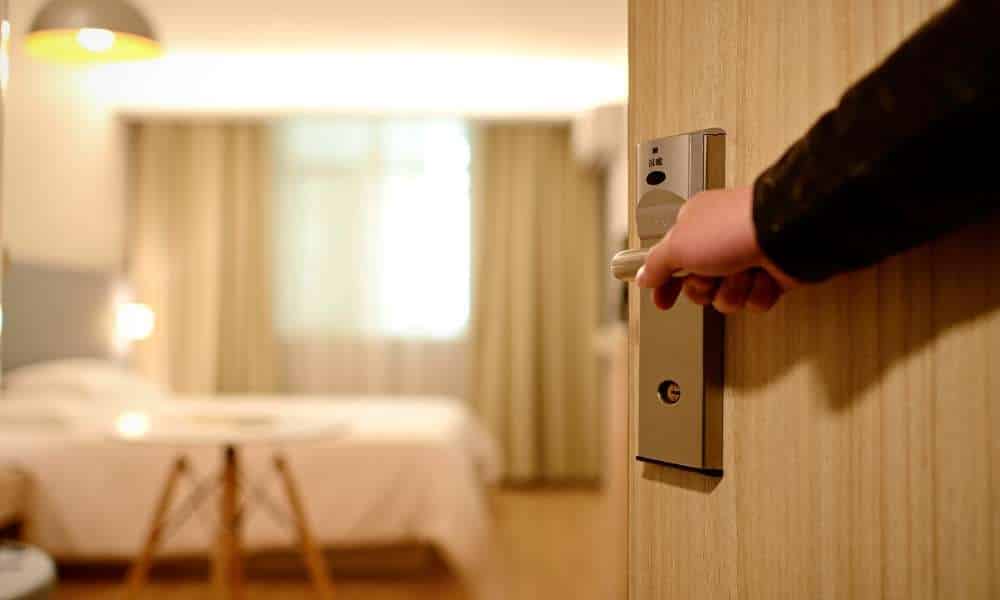 How To Remove Bedroom Door Knob Without Screws